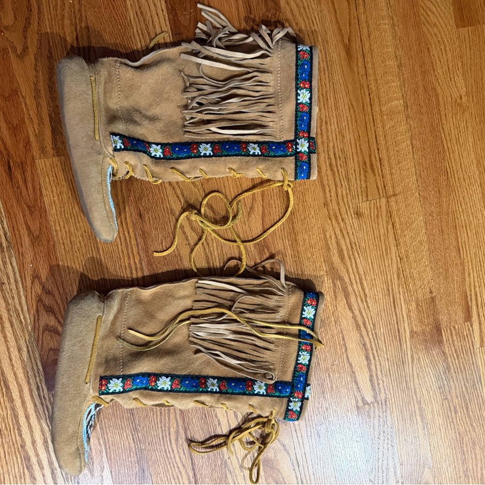 Limited-Edition Annie McKay Mukluk - Picture 9 of 12